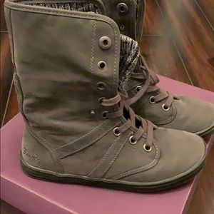 Mid Calf sneaker tie up